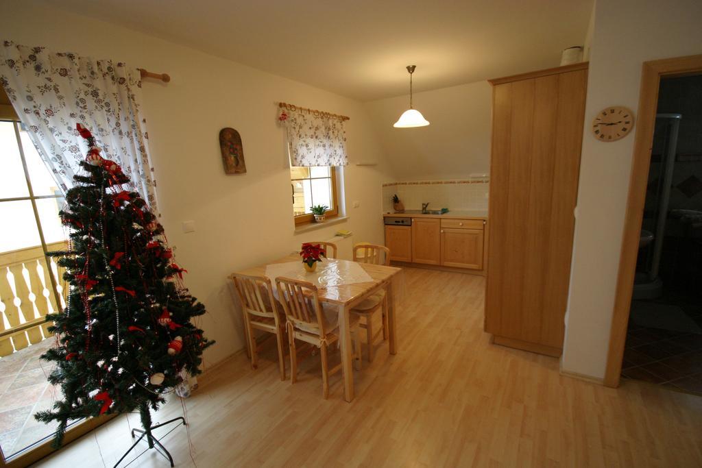 Apartments Karmen Ratece ภายนอก รูปภาพ